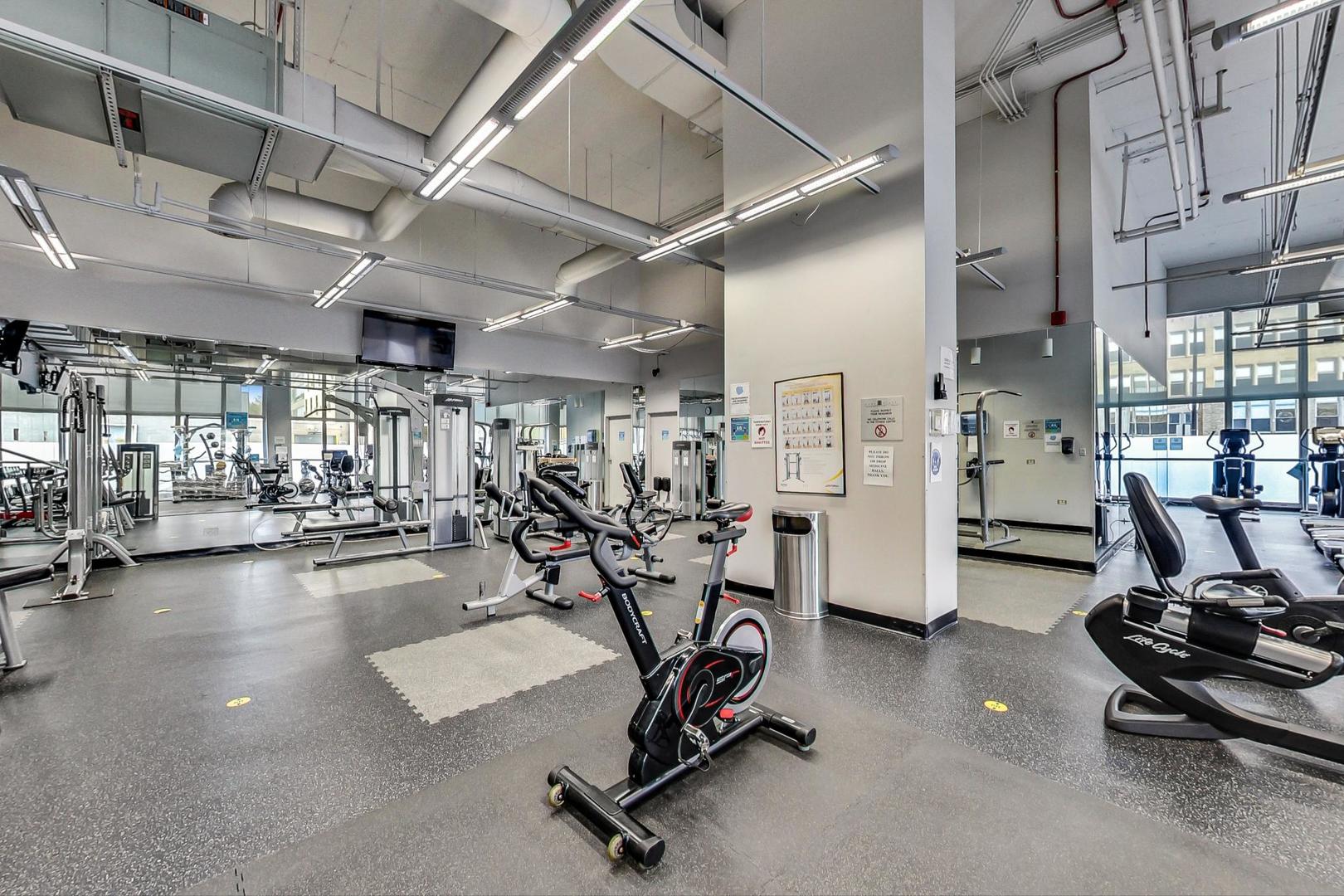 655 West Irving Park Road, Unit 4001 Chicago, IL 60613 - Photo 20 of 35
