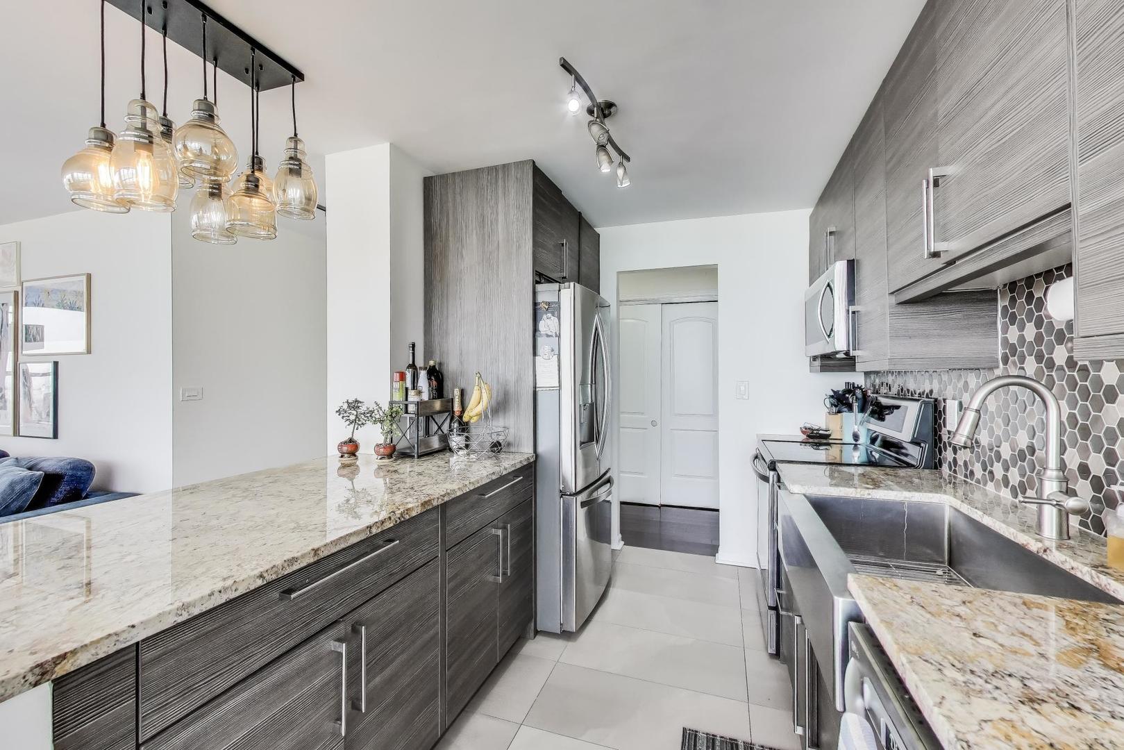 655 West Irving Park Road, Unit 4001 Chicago, IL 60613 - Photo 8 of 35