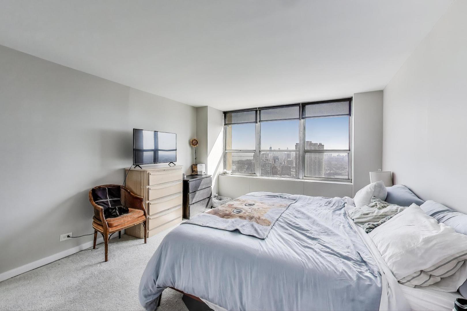 655 West Irving Park Road, Unit 4001 Chicago, IL 60613 - Photo 10 of 35