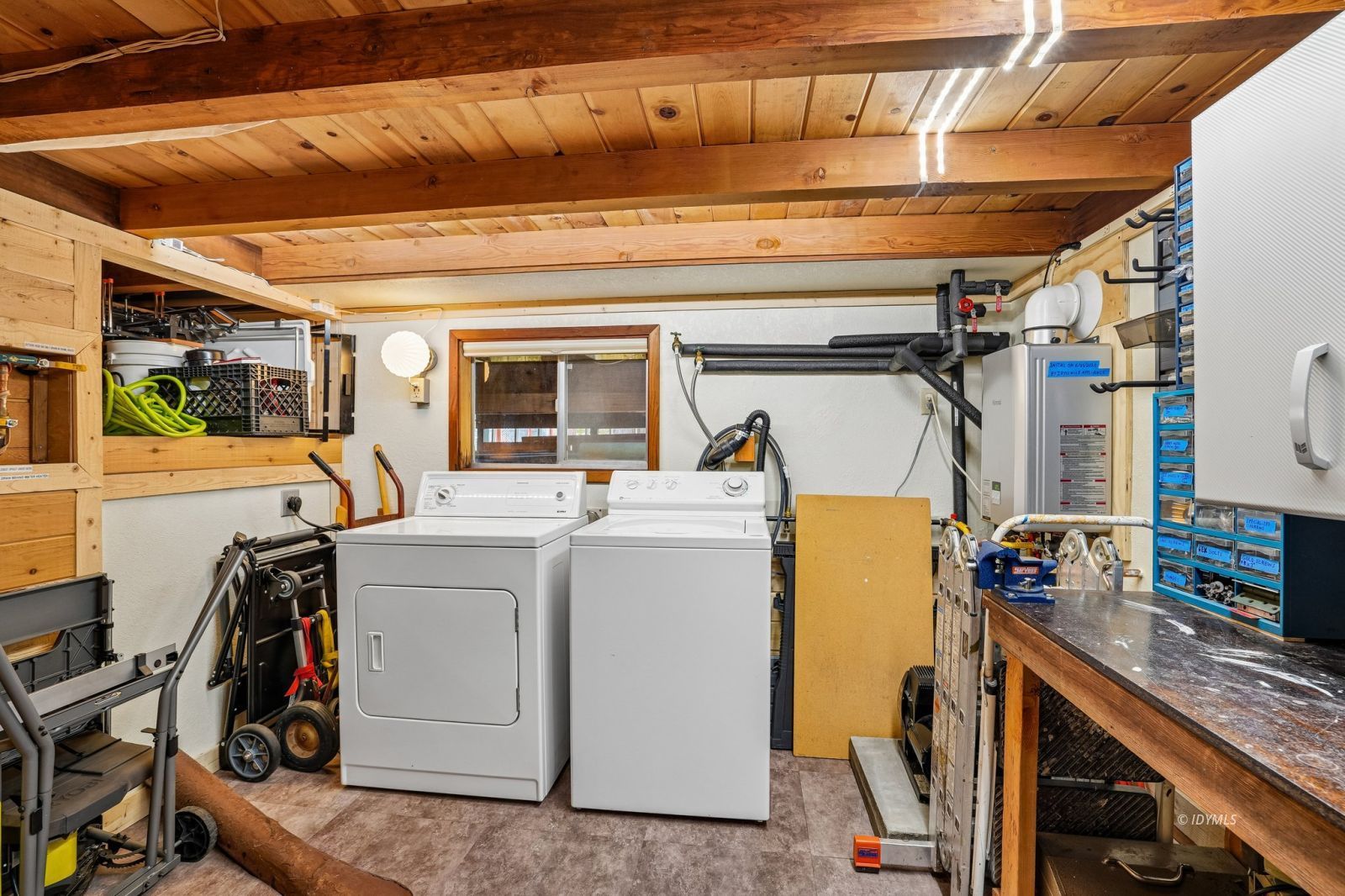 25447 Marion Ridge Drive Idyllwild, CA 92549 - Photo 25 of 41 Washer/Dryer