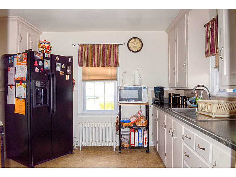 11 Viking Road Cranston, RI 02910 - Photo 8 of 19 Kitchen.