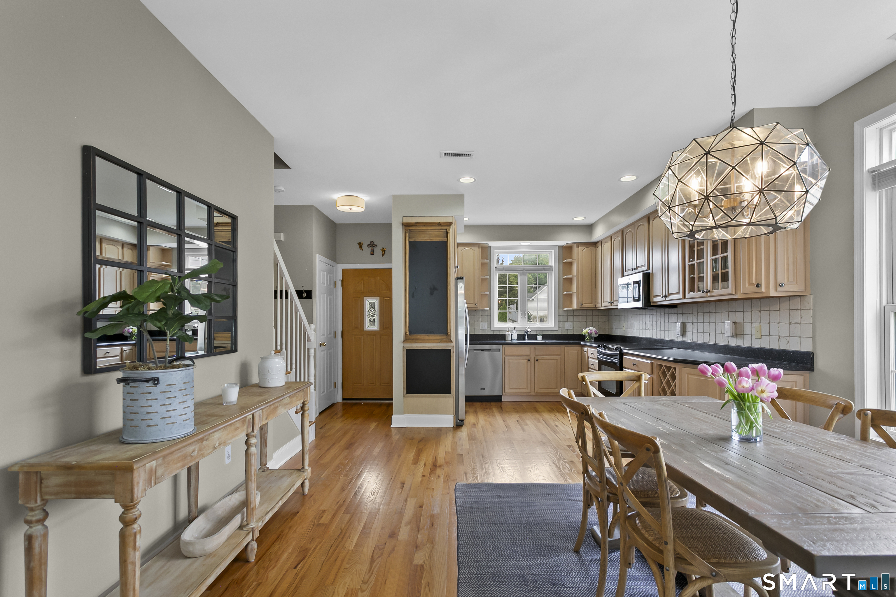 896 Riverside Drive Fairfield, CT 06824 - Photo 7 of 31