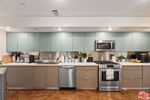 $935,000 | 654 North Virgil Avenue, Unit 306, Los Angeles, CA 90004