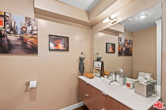 $935,000 | 654 North Virgil Avenue, Unit 306, Los Angeles, CA 90004