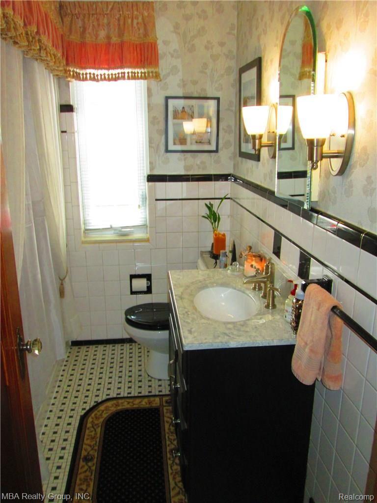 21169 Thorofare Road Grosse Ile, MI 48138 - Photo 24 of 54 IMG_8762.JPG
