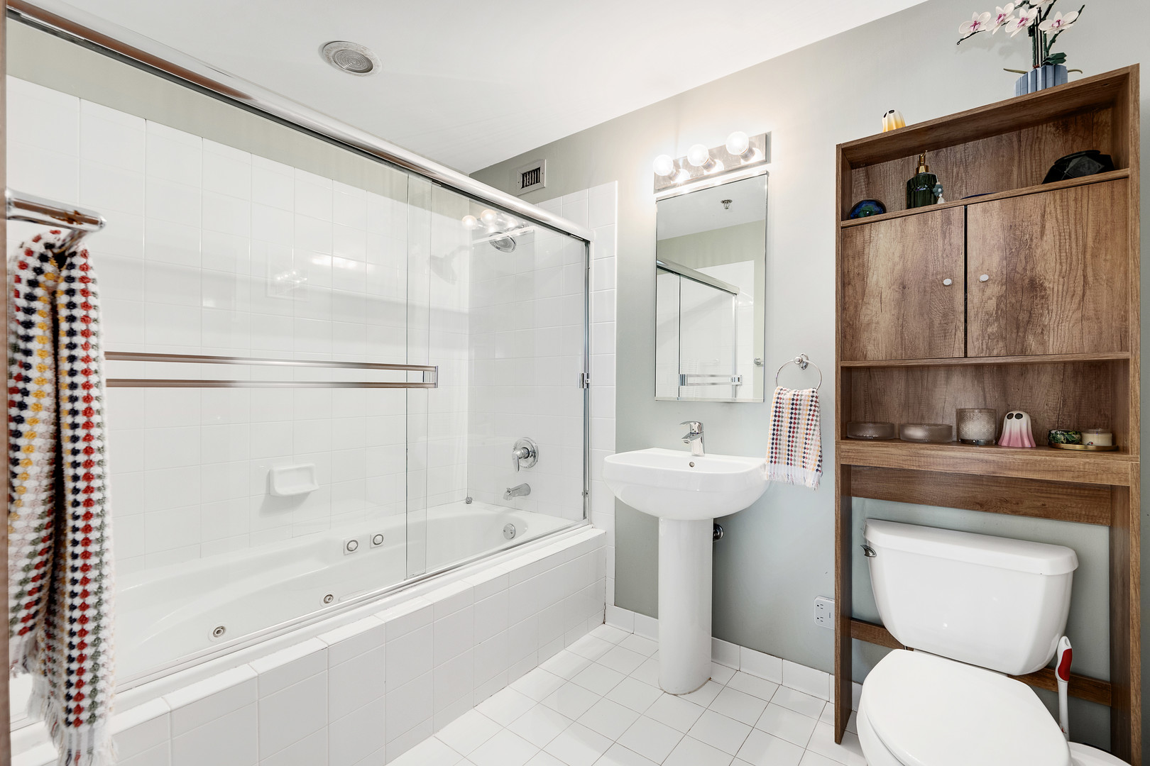 701 South Wells Street, Unit 3006 Chicago, IL 60607 - Photo 20 of 32 a bathroom with a sink toilet and shower