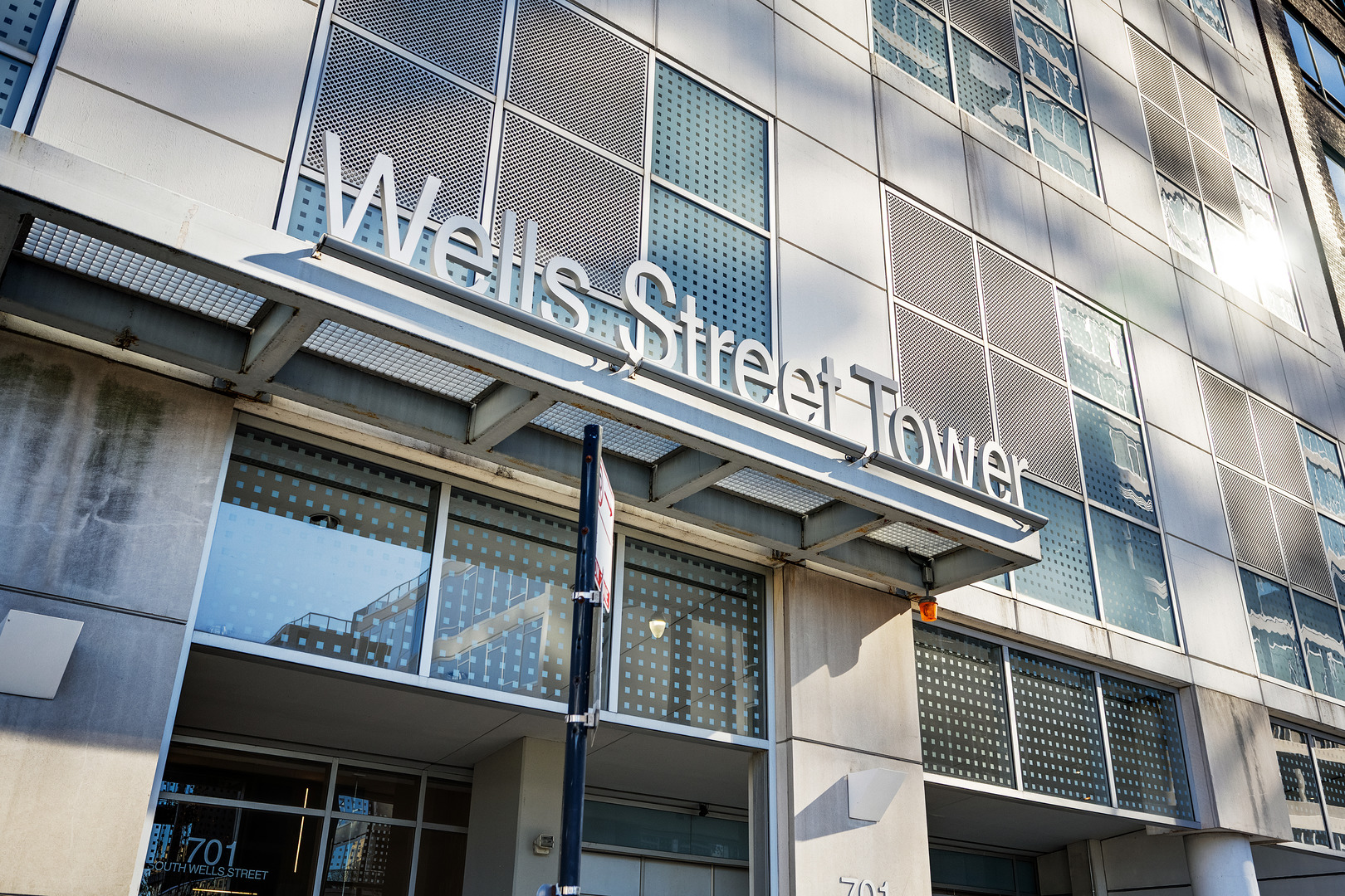 701 South Wells Street, Unit 3006 Chicago, IL 60607 - Photo 2 of 32 a front view of a building