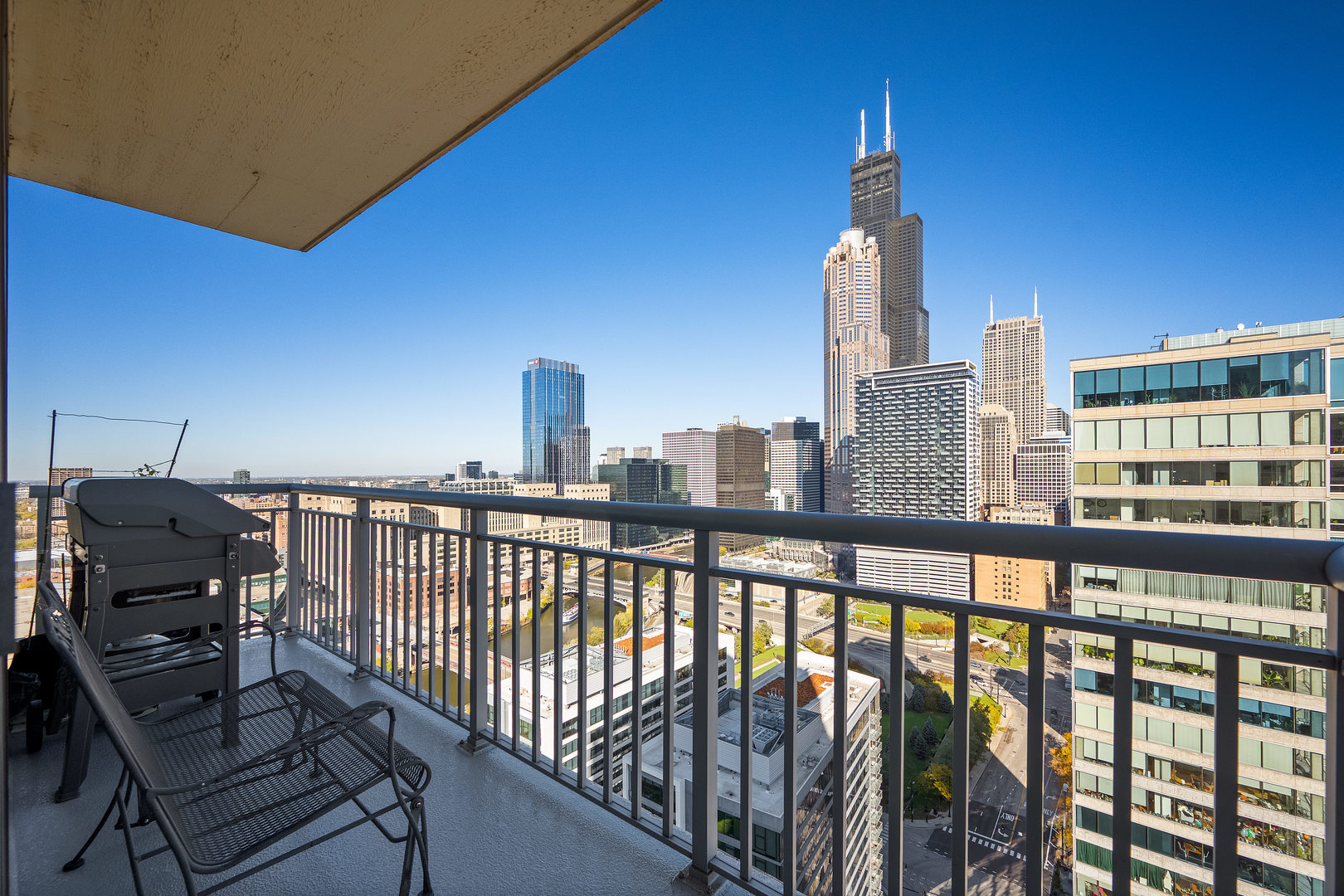 701 South Wells Street, Unit 3006 Chicago, IL 60607 - Photo 29 of 32 a view of a balcony with wooden benches