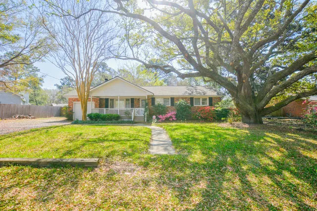 $3,030 | 1209 West Darwin Street, Charleston, SC 29412