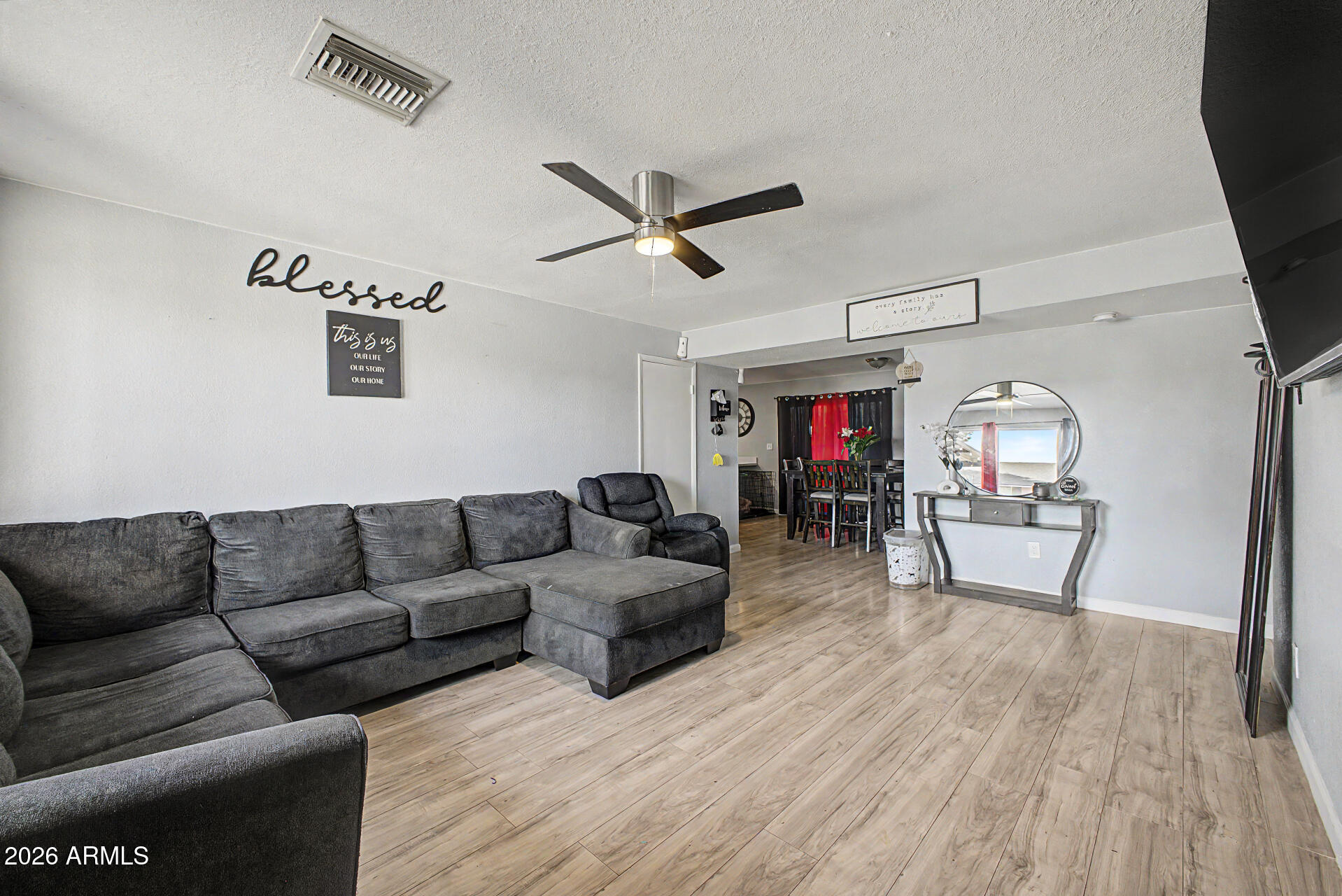5144 West Monte Vista Road Phoenix, AZ 85035 - Photo 3 of 25 Living room
