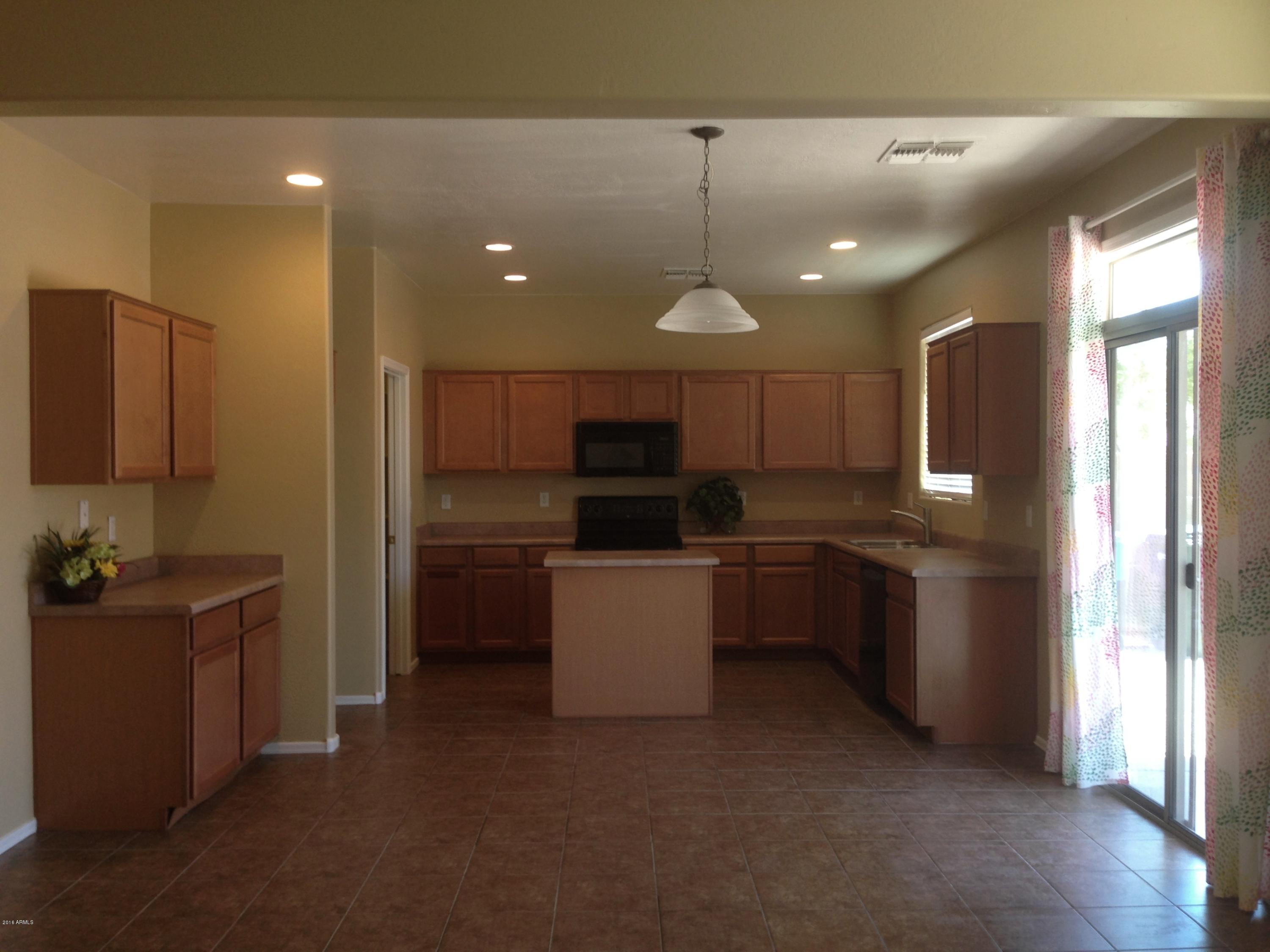 6905 West Darrel Road Laveen, AZ 85339 - Photo 2 of 14 Kitchen1