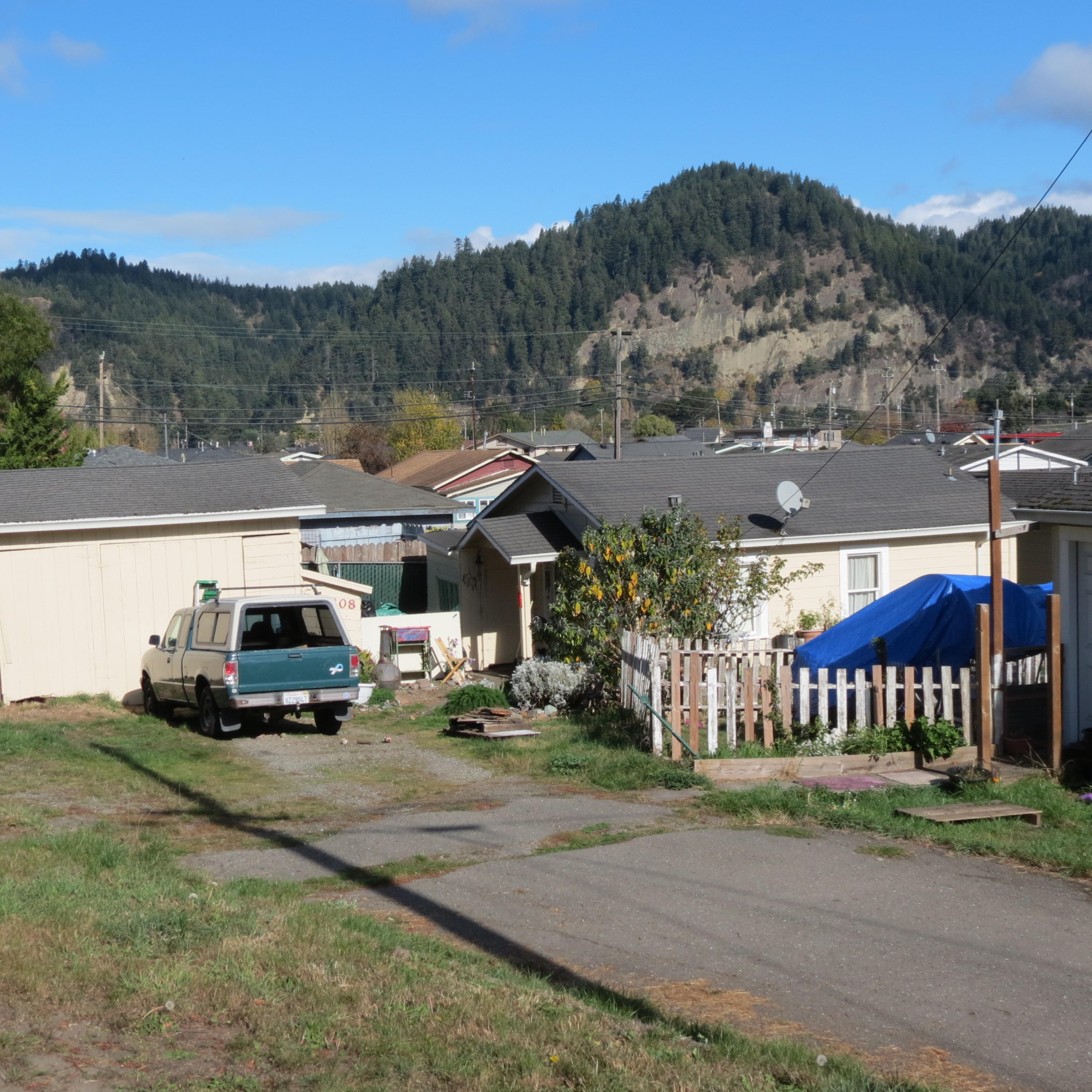 130 Ash Street Rio Dell, CA 95562 - Photo 4 of 5 208 Ash Unit 4