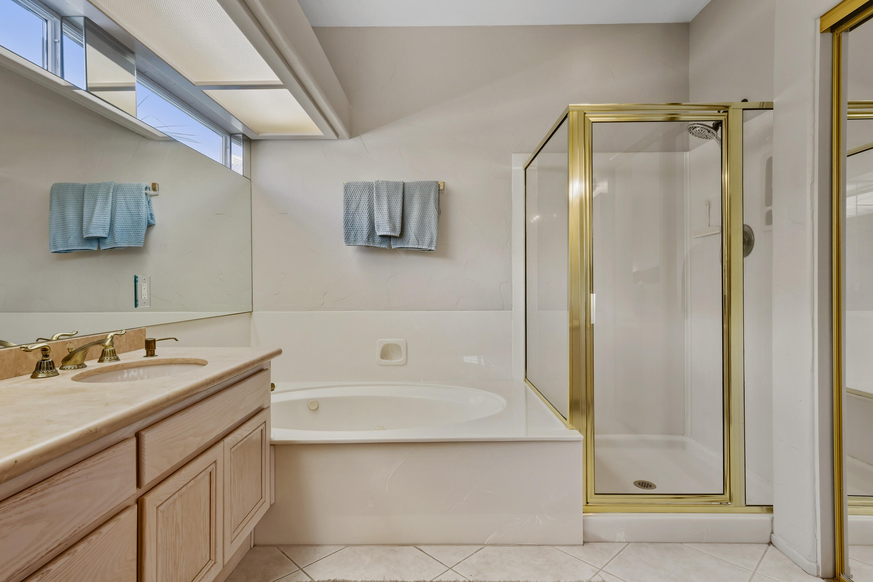 15 Florentina Drive Rancho Mirage, CA 92270 - Photo 18 of 34 a bathroom with a tub sink and mirror