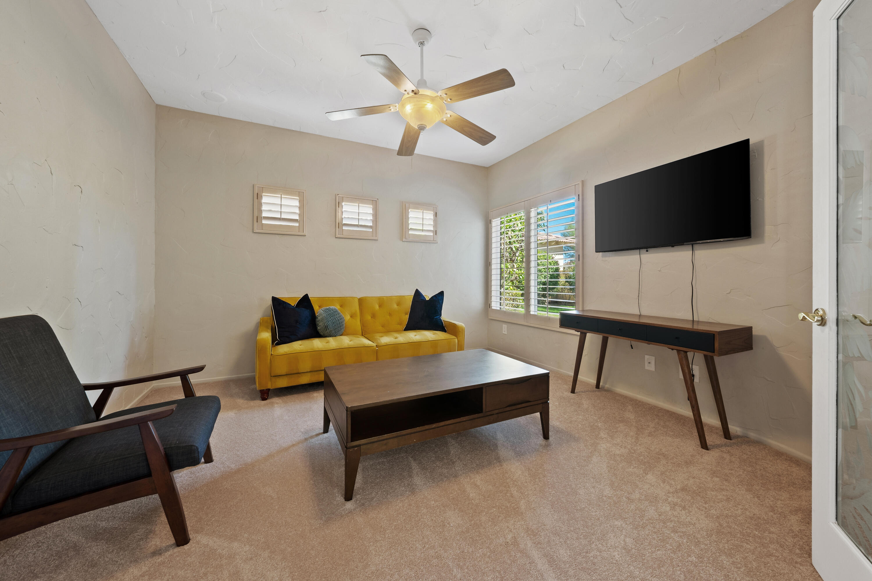 15 Florentina Drive Rancho Mirage, CA 92270 - Photo 19 of 34 a living room with furniture and a flat screen tv
