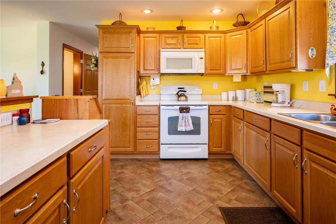 348 Middle Road Caledonia, NY 14423 - Photo 18 of 38