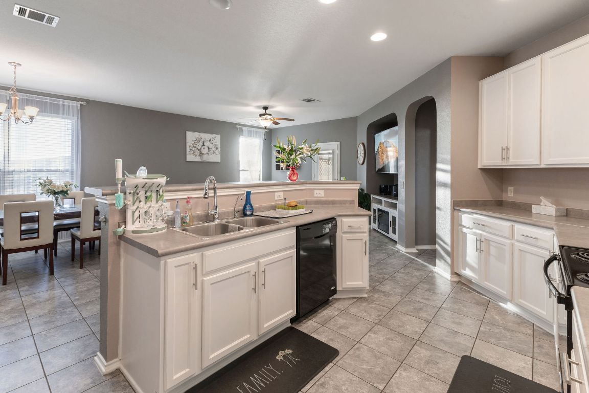 10904 Roderick Lawson Lane Austin, TX 78754 - Photo 11 of 31