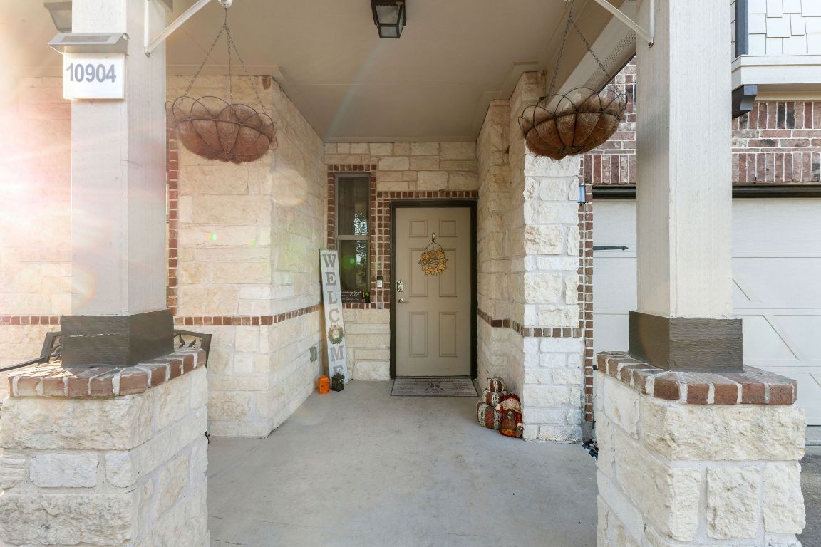 10904 Roderick Lawson Lane Austin, TX 78754 - Photo 6 of 31