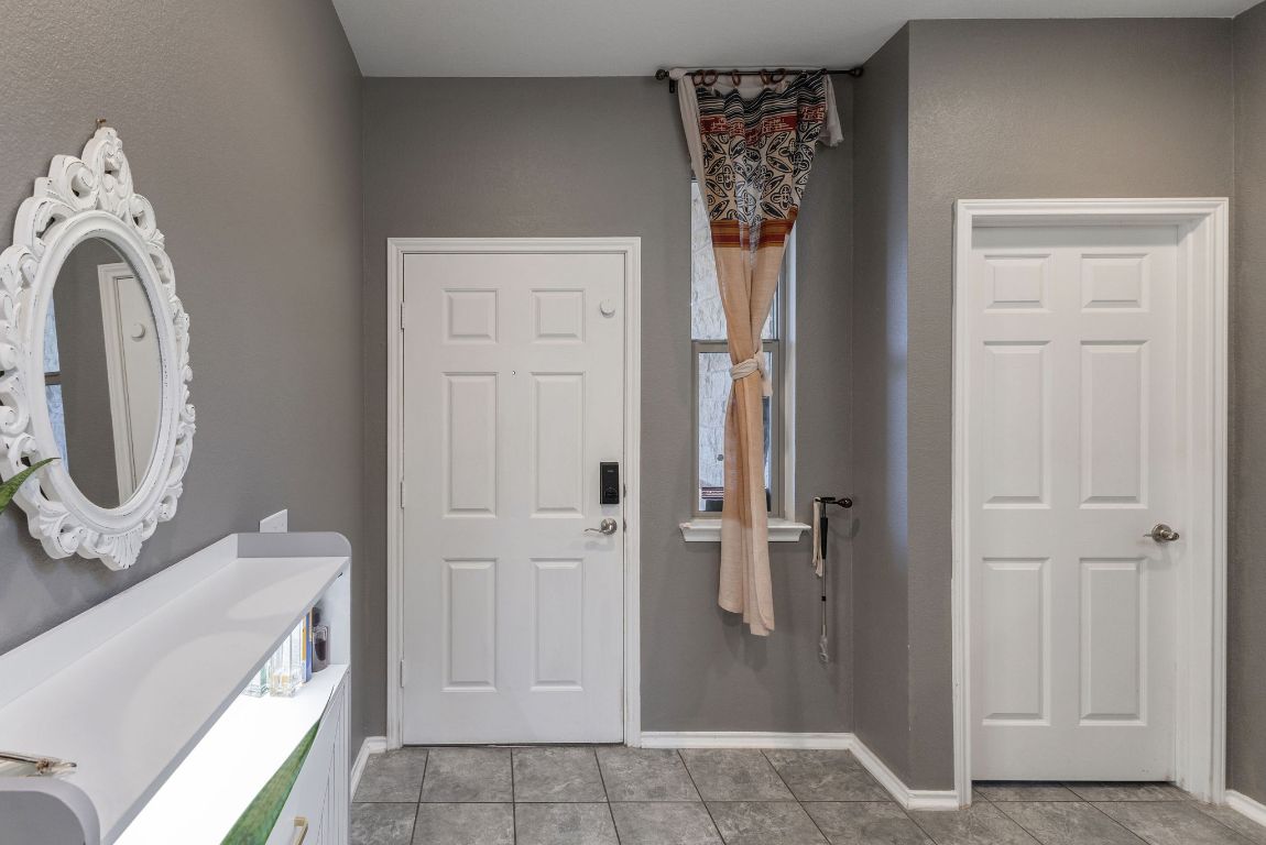 10904 Roderick Lawson Lane Austin, TX 78754 - Photo 8 of 31