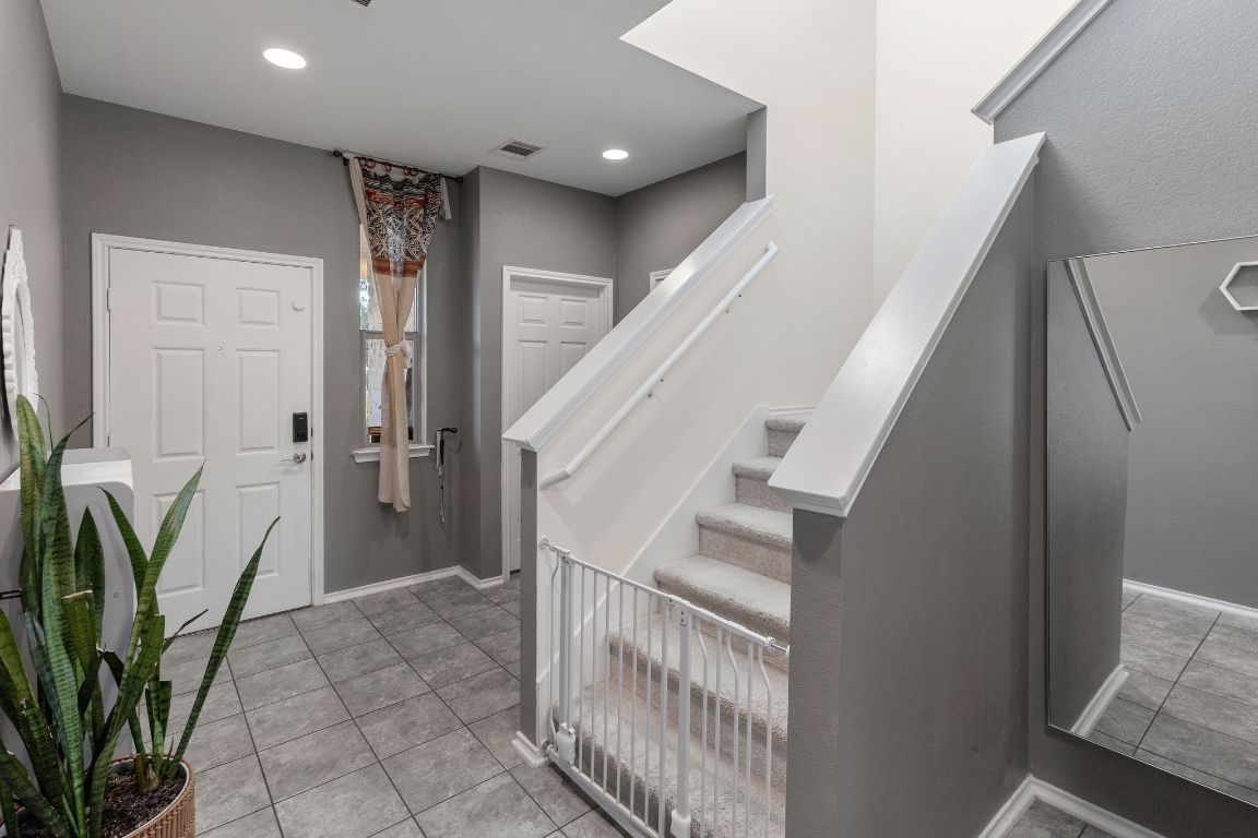 10904 Roderick Lawson Lane Austin, TX 78754 - Photo 9 of 31