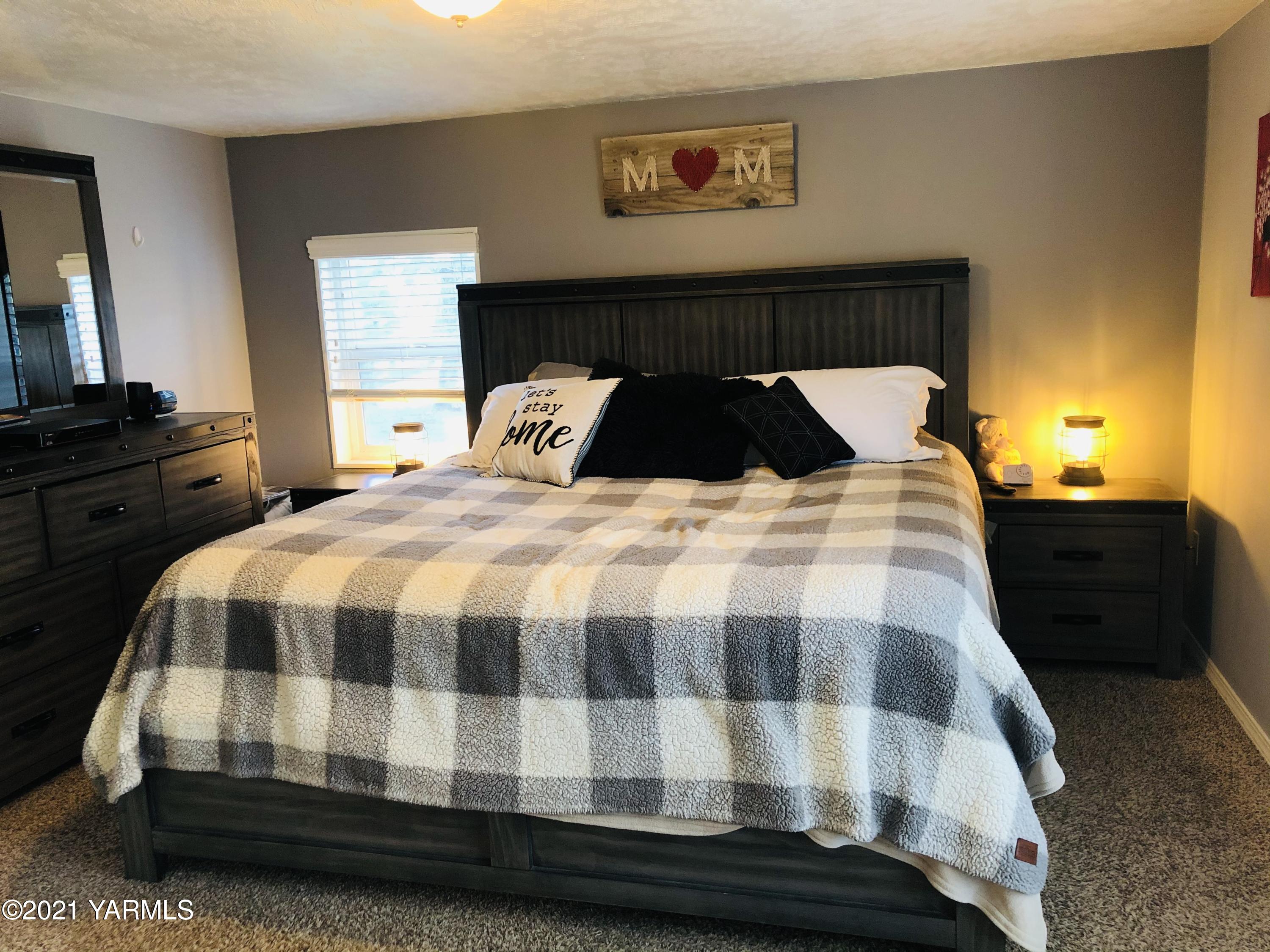 13807 Knox Road Yakima, WA 98908 - Photo 18 of 30 a bedroom with a bed and wooden floor