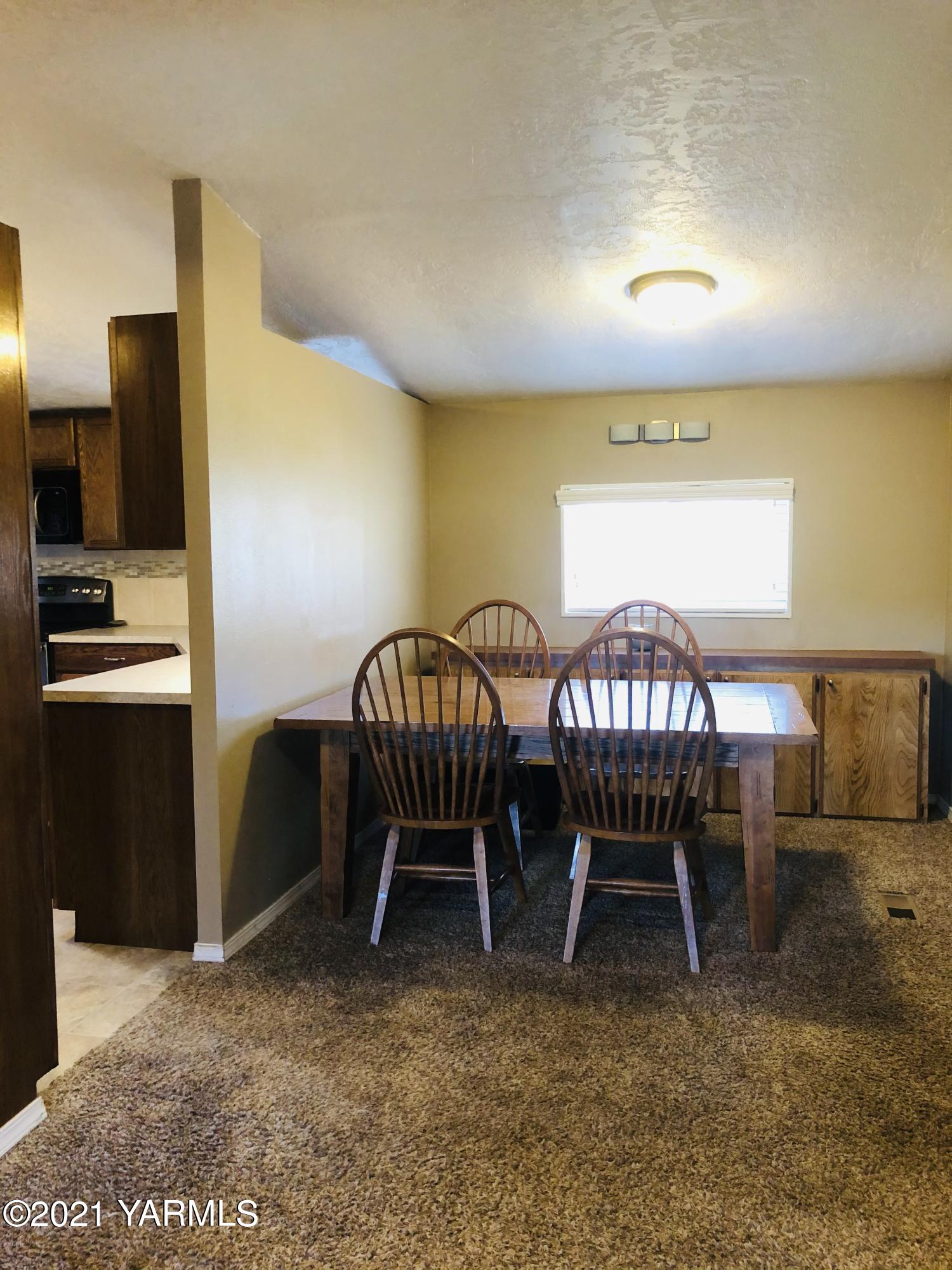 13807 Knox Road Yakima, WA 98908 - Photo 21 of 30 a view of a dining room with furniture