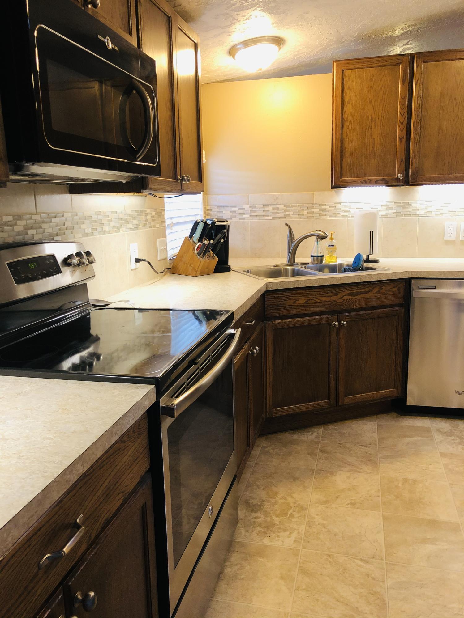 13807 Knox Road Yakima, WA 98908 - Photo 25 of 30 a kitchen with a sink and a stove top oven