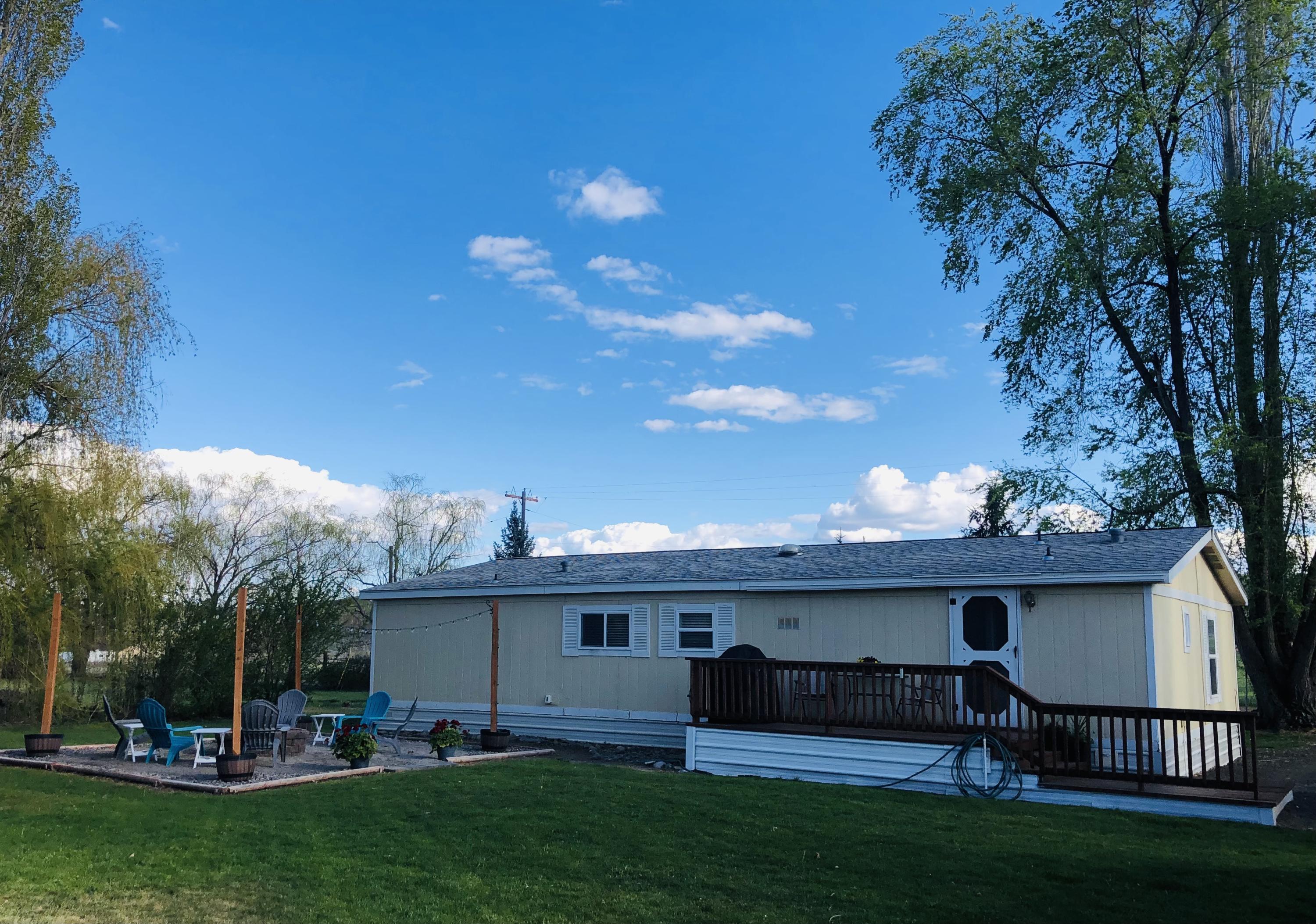 13807 Knox Road Yakima, WA 98908 - Photo 9 of 30 a view of a house with backyard sitting area and garden