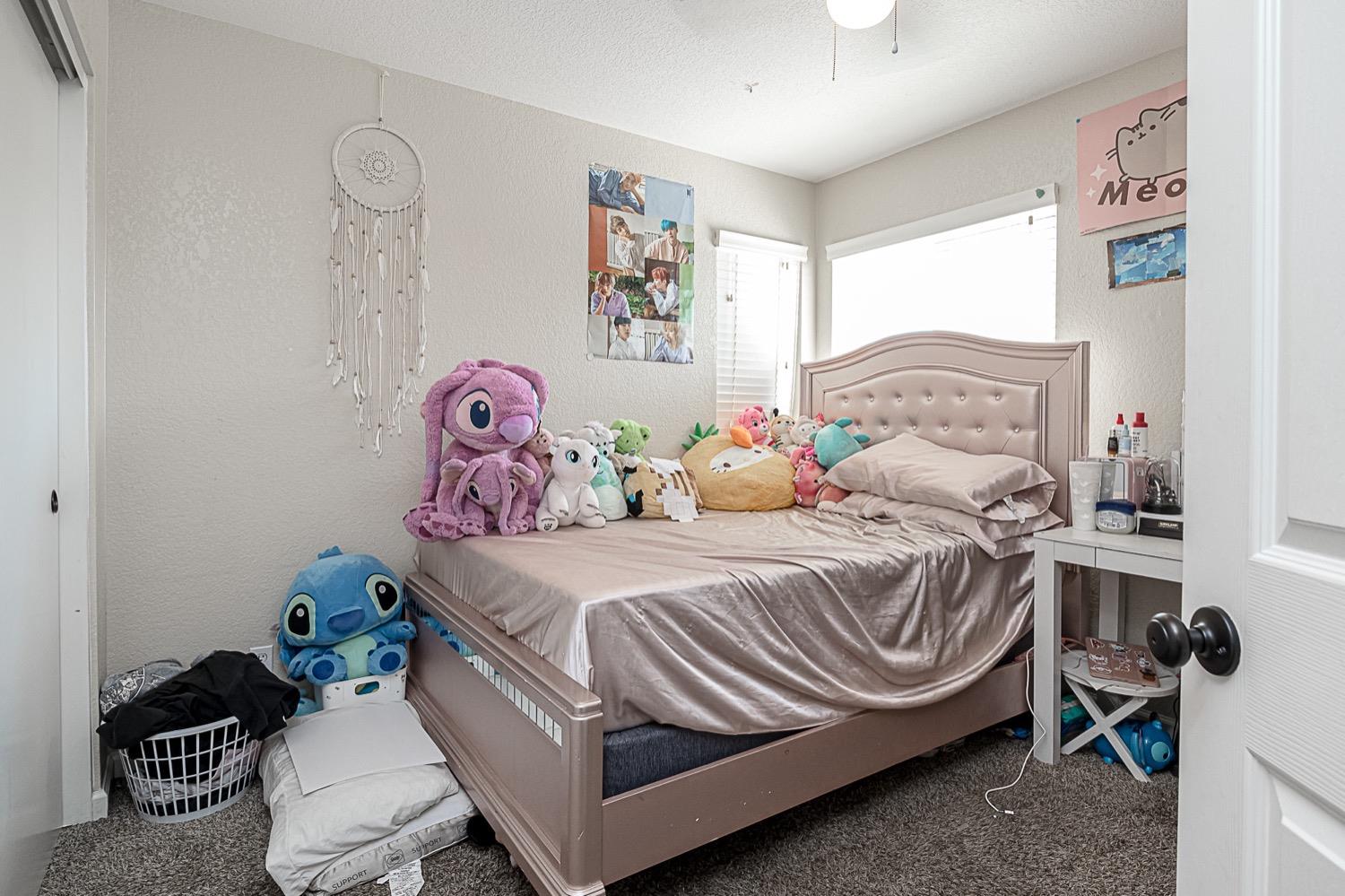 628 Mission Ridge Drive Manteca, CA 95337 - Photo 19 of 27 a bedroom with a bed and a painting on the wall
