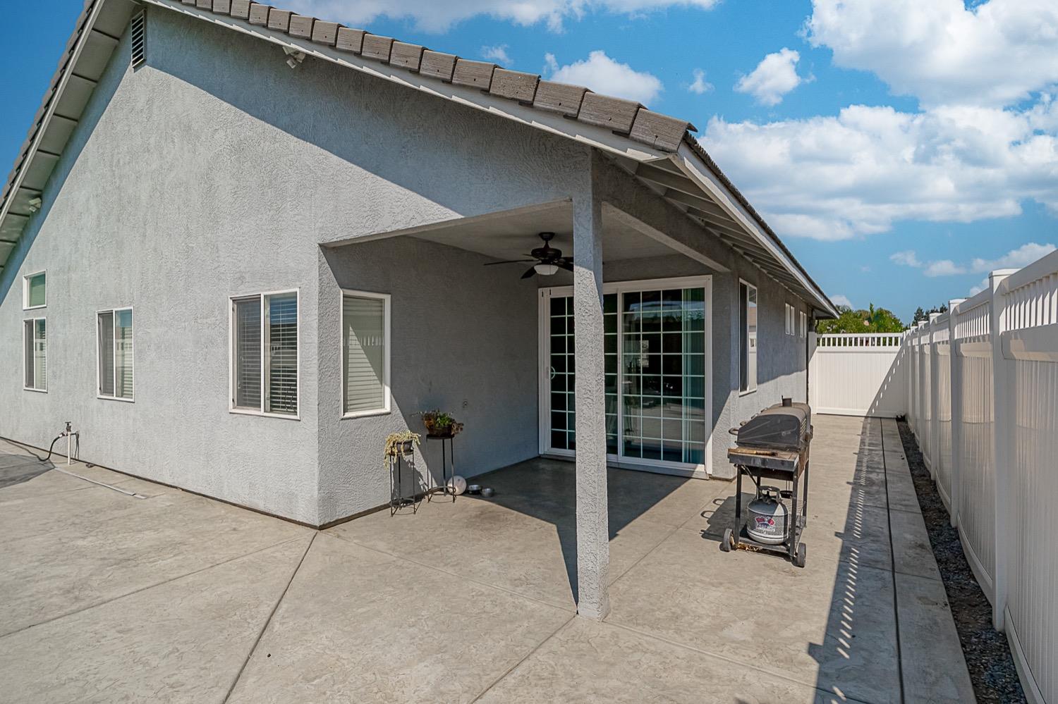 628 Mission Ridge Drive Manteca, CA 95337 - Photo 25 of 27 a patio with table and chairs