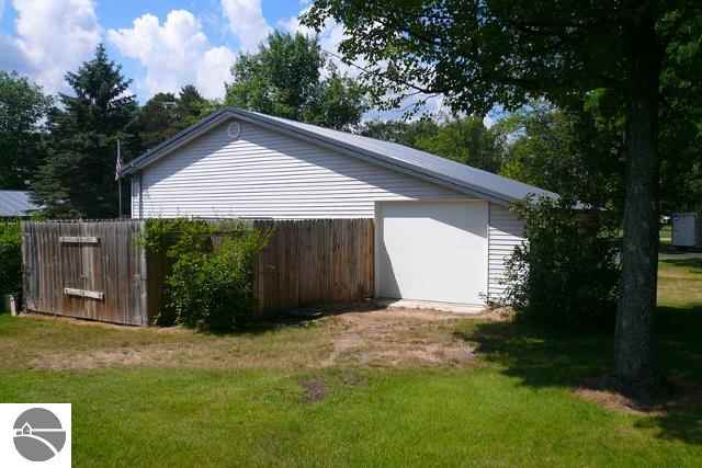 2818 West Log Lake Road Northeast Kalkaska, MI 49646 - Photo 26 of 56 1804222-25.JPG
