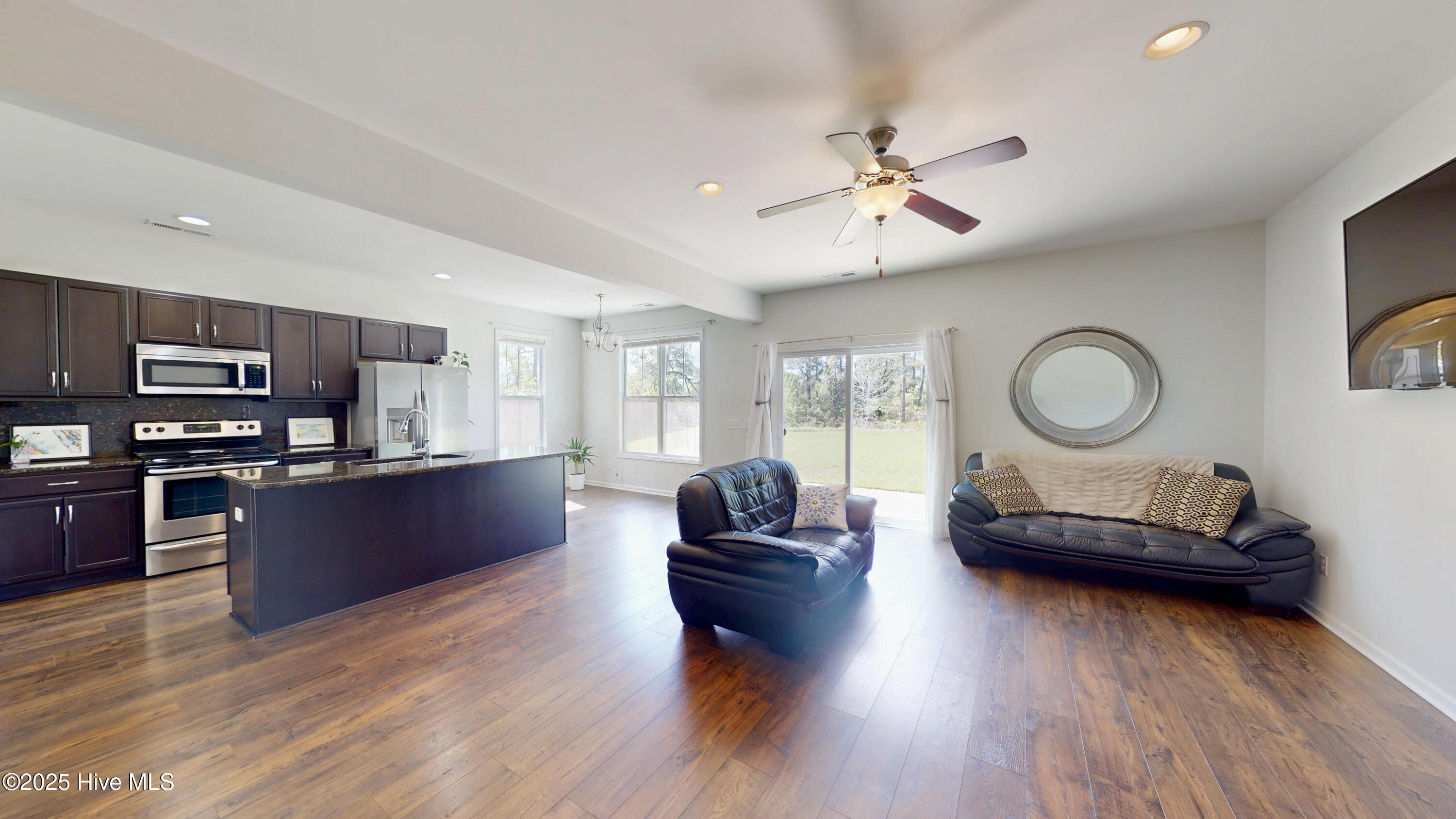 3363 Kellerton Place Wilmington, NC 28409 - Photo 4 of 32 Living Room