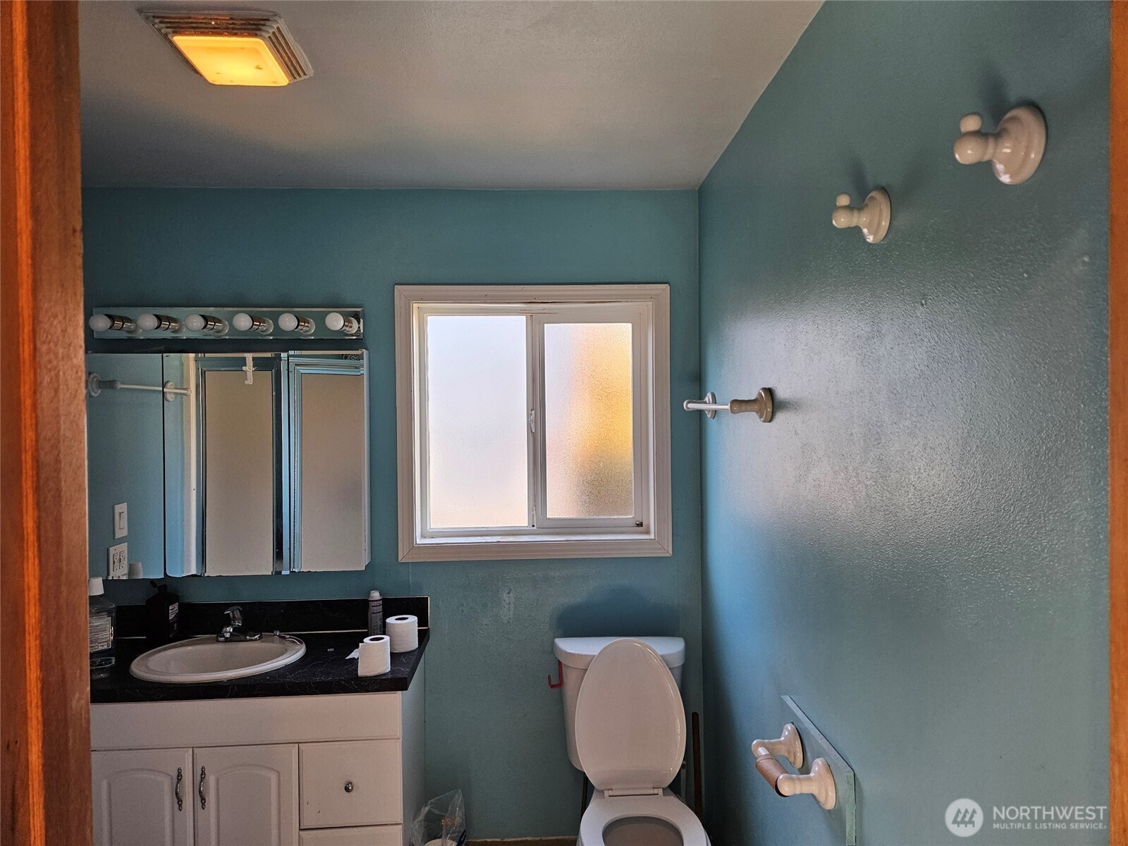 2625 Bench Drive Aberdeen, WA 98520 - Photo 10 of 16 a bathroom with a granite countertop sink and a toilet