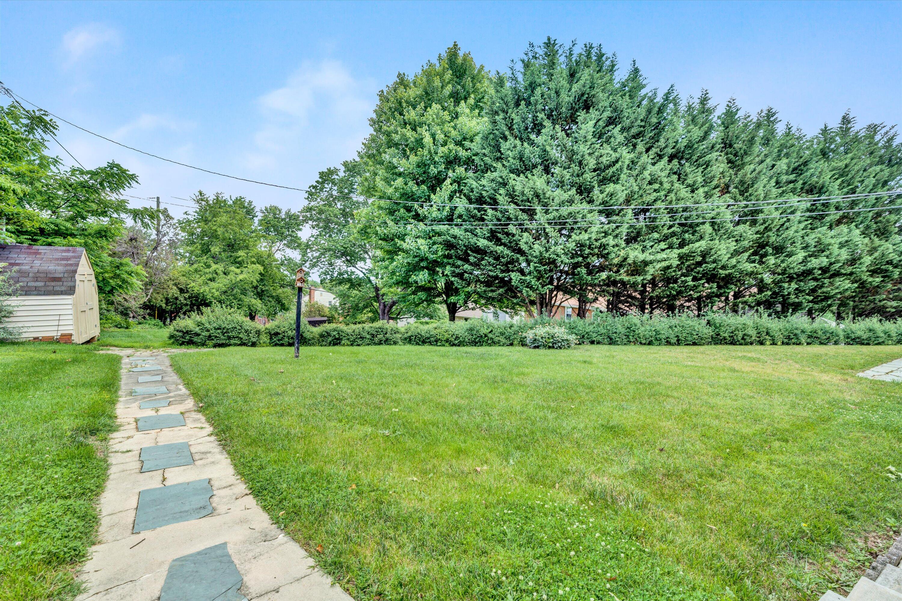 5703 Brahma Road Roanoke, VA 24018 - Photo 23 of 31 23-052820240111