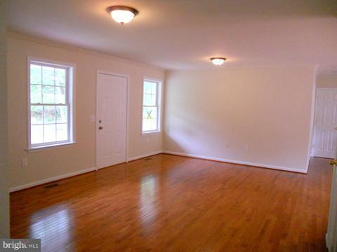 375 Decatur Road Stafford, VA 22554 - Photo 8 of 30 Living Room