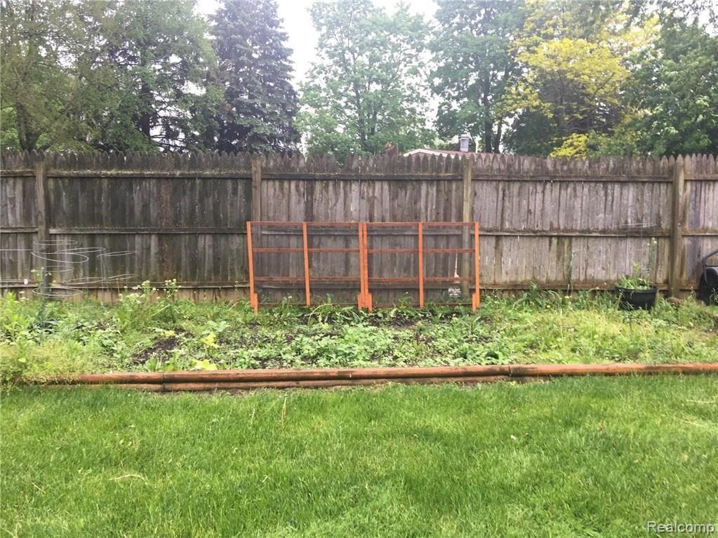 1912 Scheifle Road Walled Lake, MI 48390 - Photo 28 of 29 Organic garden