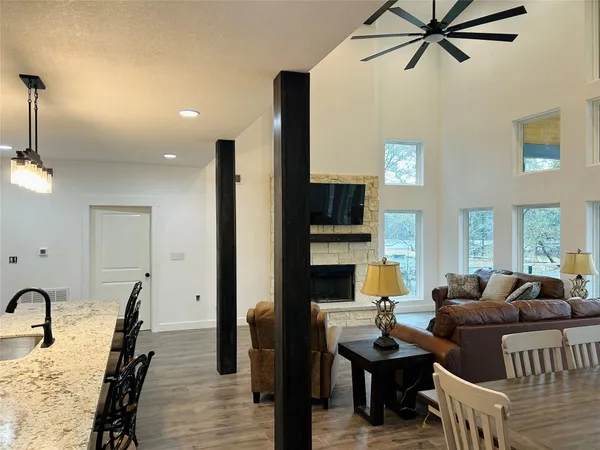 $650,000 | 422 Beechwood Loop, Hemphill, TX 75948