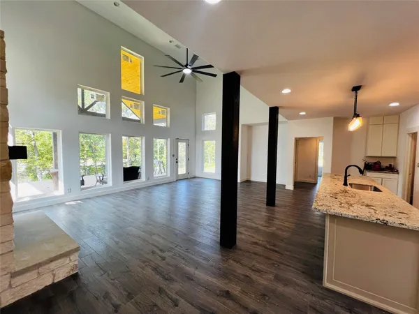 $650,000 | 422 Beechwood Loop, Hemphill, TX 75948