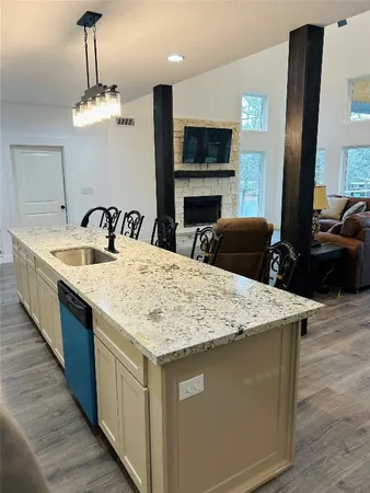 $650,000 | 422 Beechwood Loop, Hemphill, TX 75948