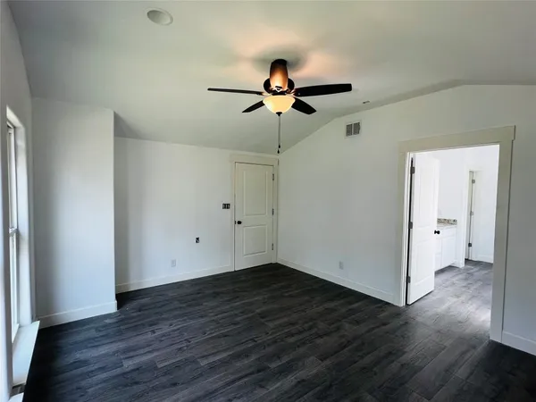 $650,000 | 422 Beechwood Loop, Hemphill, TX 75948