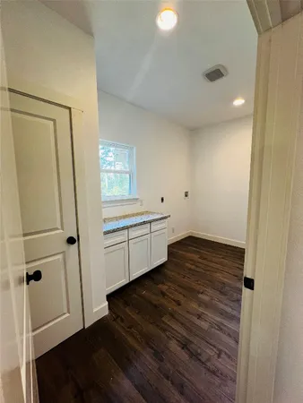 $650,000 | 422 Beechwood Loop, Hemphill, TX 75948