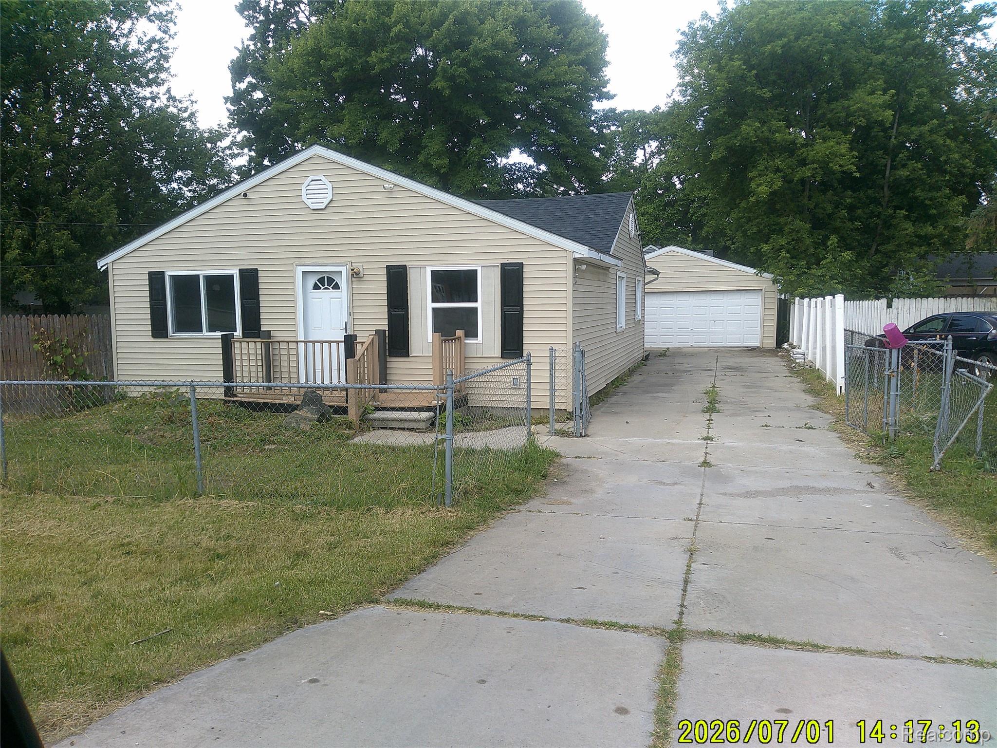 3490 Beveridge Road Flint, MI 48532 - Photo 1 of 20 DSCF0006.JPG