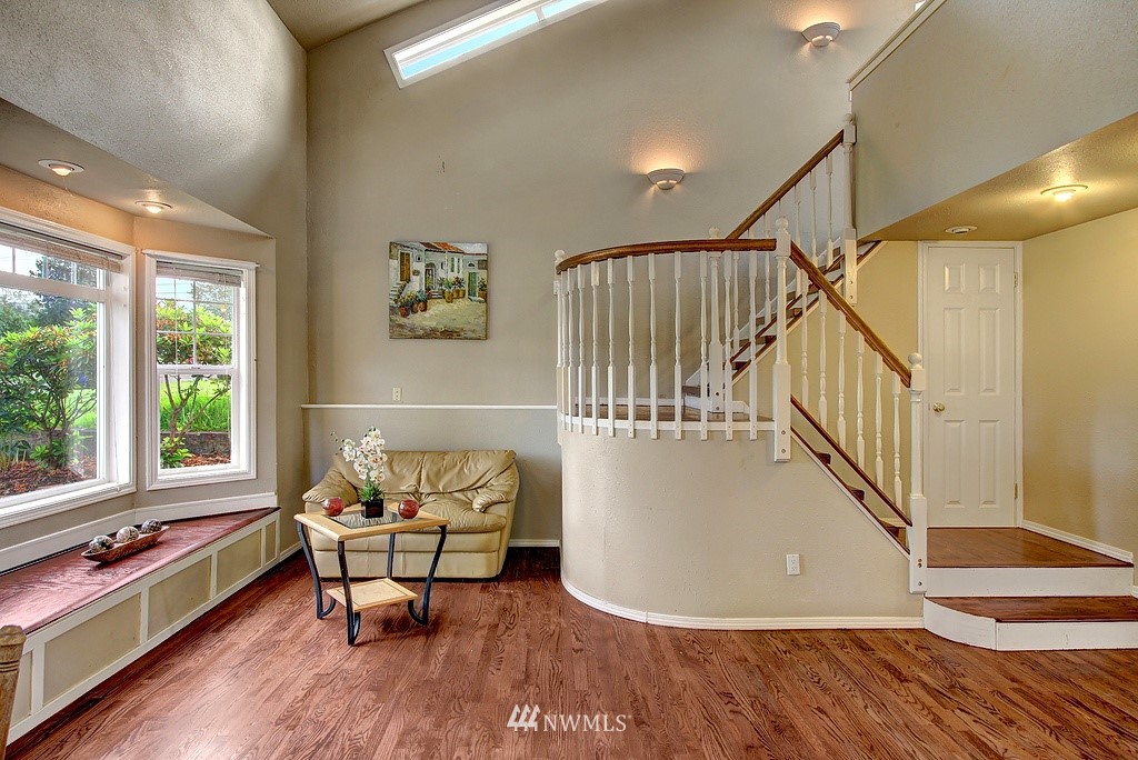3707 Northeast 6th Place Renton, WA 98056 - Photo 3 of 10