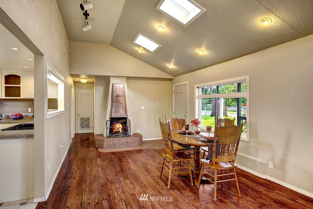 3707 Northeast 6th Place Renton, WA 98056 - Photo 4 of 10