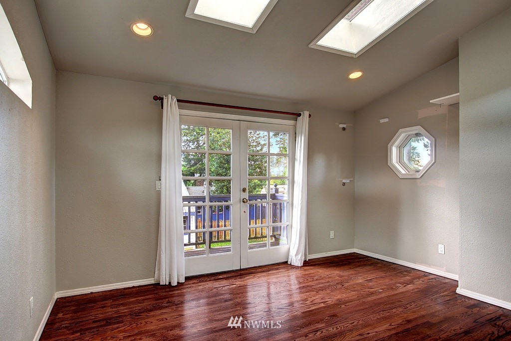 3707 Northeast 6th Place Renton, WA 98056 - Photo 6 of 10