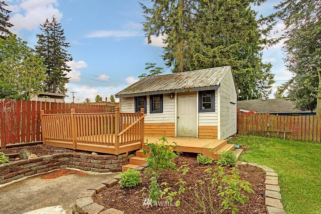3707 Northeast 6th Place Renton, WA 98056 - Photo 9 of 10