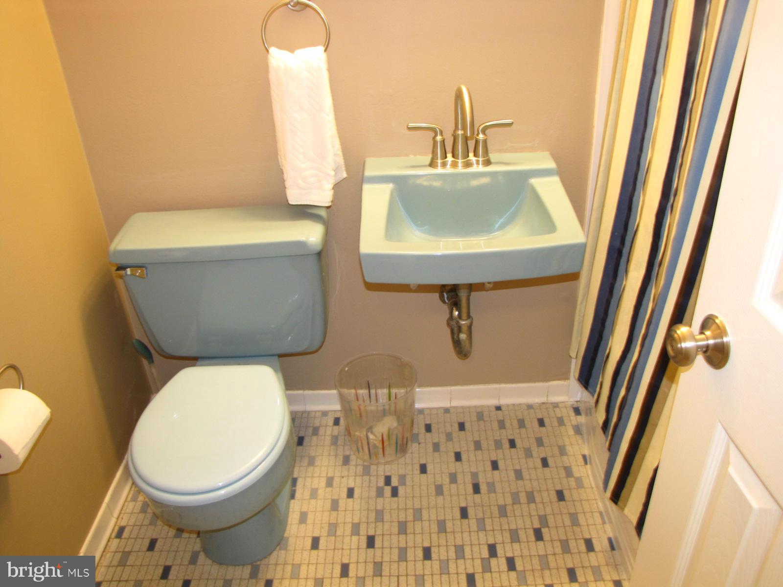 8460 Thames Street Springfield, VA 22151 - Photo 11 of 24 Bath