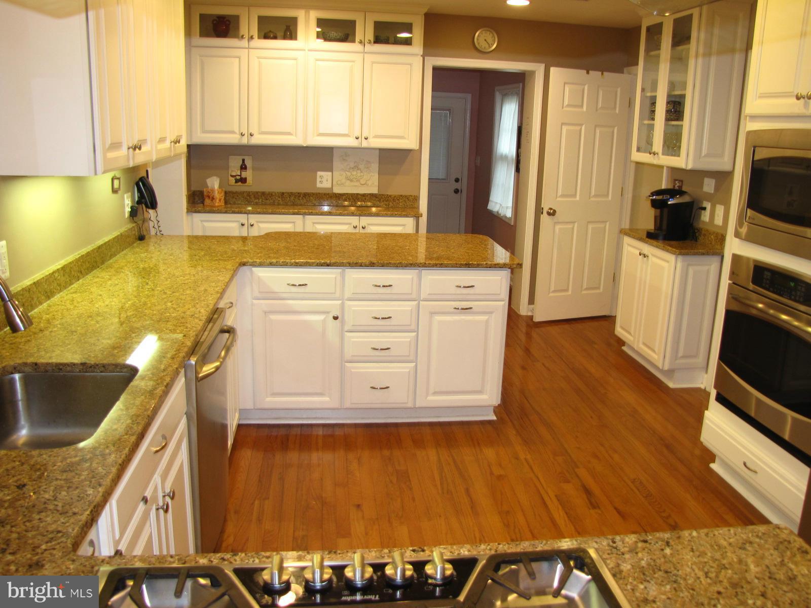 8460 Thames Street Springfield, VA 22151 - Photo 6 of 24 Kitchen