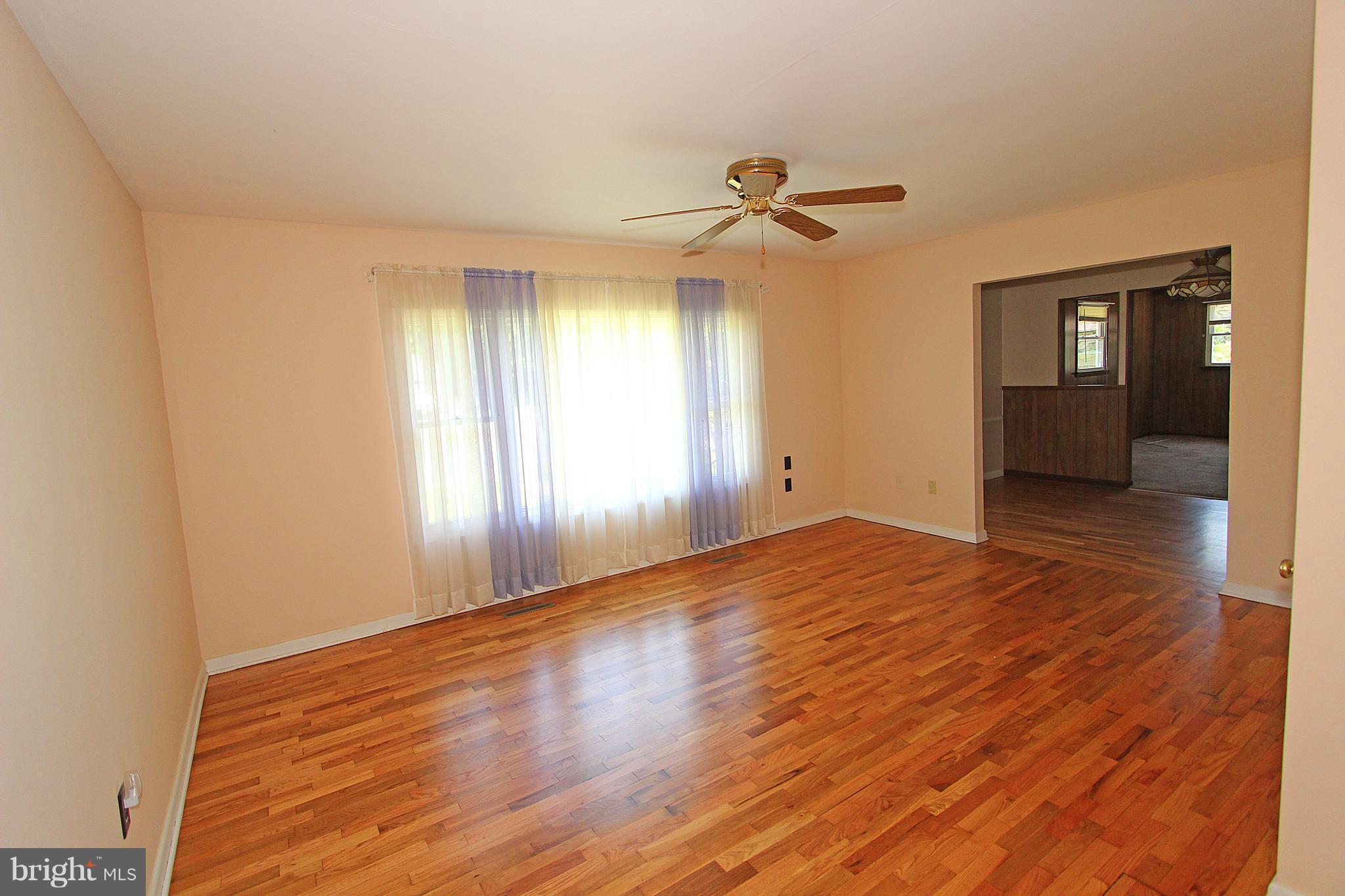 1304 Calvert Road Chester, MD 21619 - Photo 4 of 17 Living Room