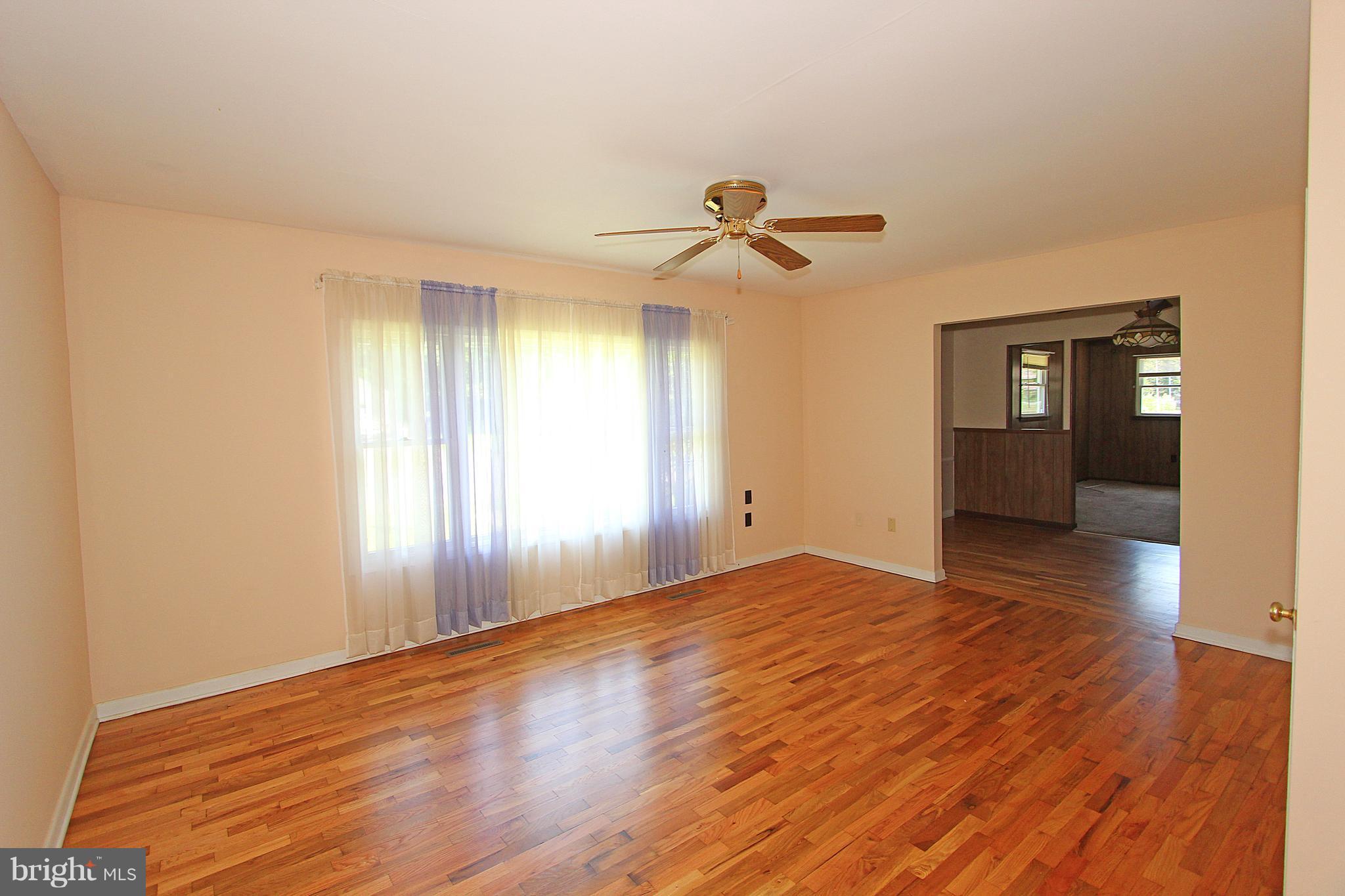 1304 Calvert Road Chester, MD 21619 - Photo 5 of 17 Living Room