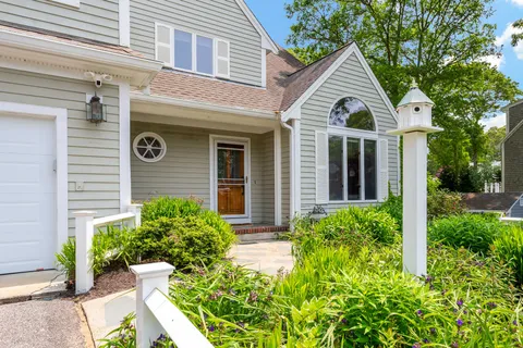 $1,395,000 | 120 Robbins Street, Osterville, MA 02655